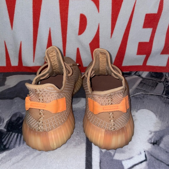 Yeezy 350 - Picture 3 of 7